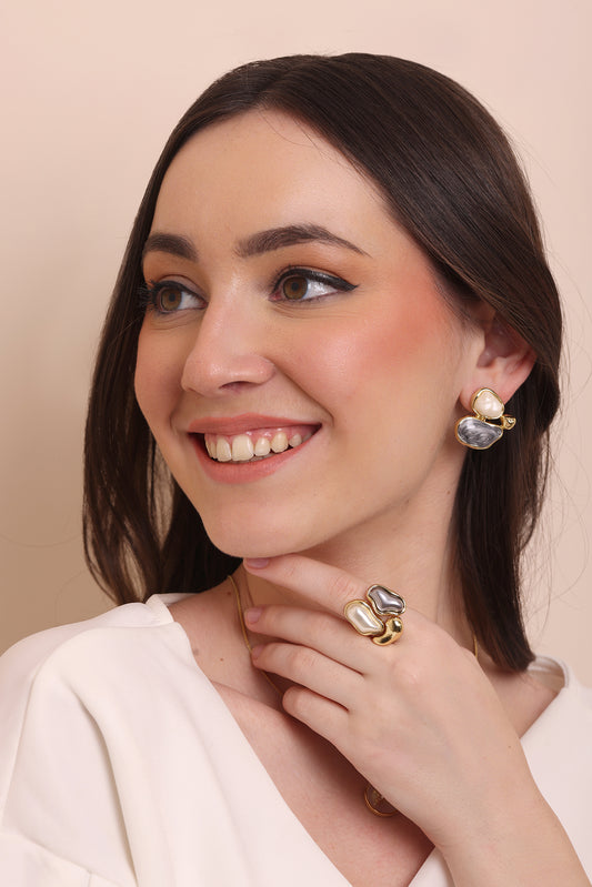 Image 2 of Eterna Pearl Gold Studs