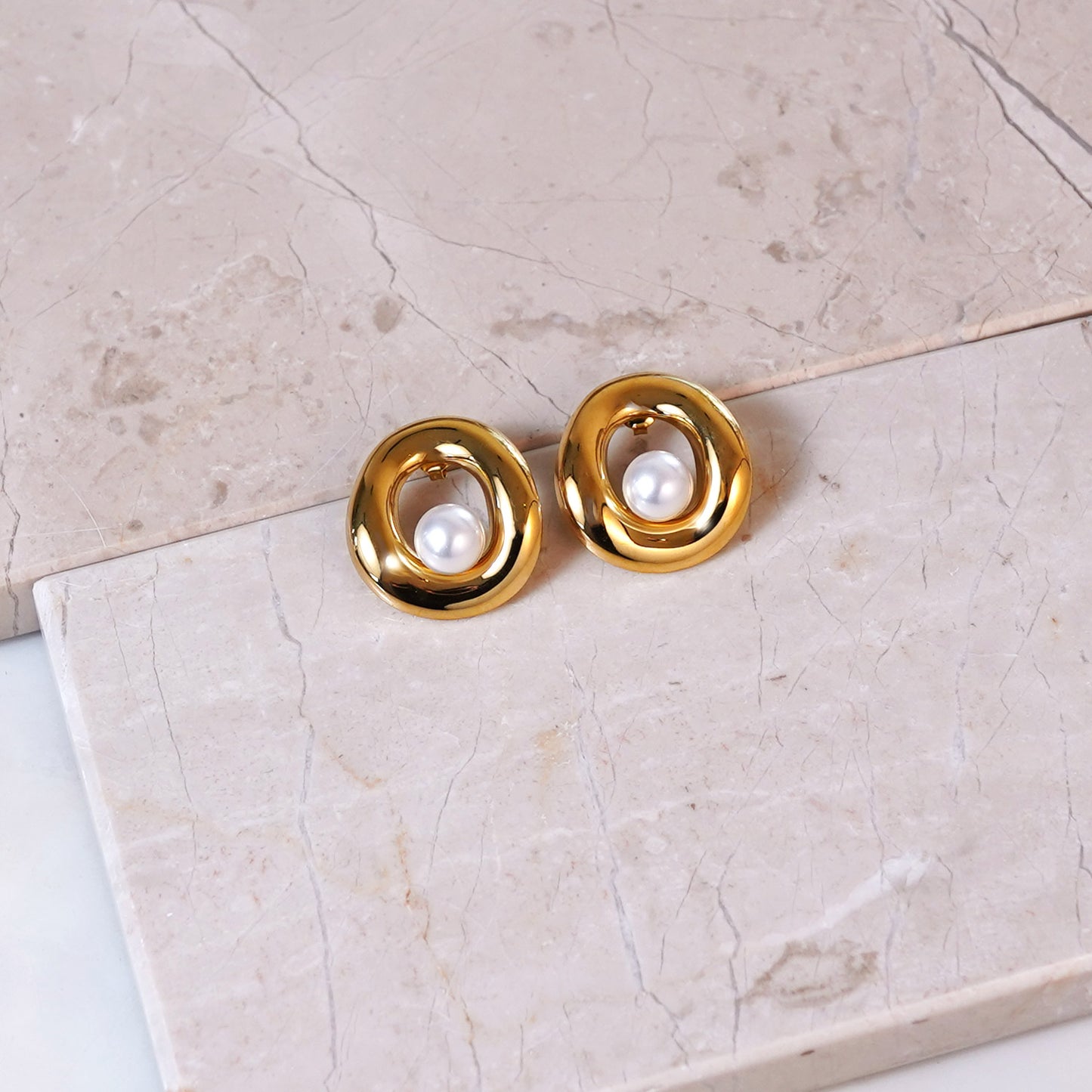 Aura Pearl Earrings