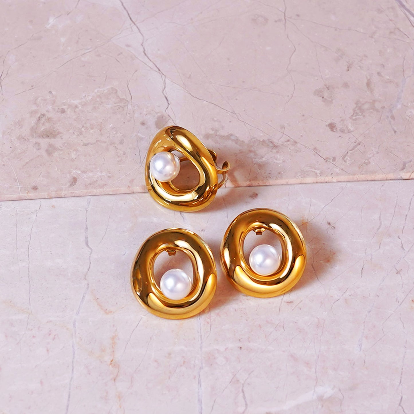 Aura Pearl Earrings