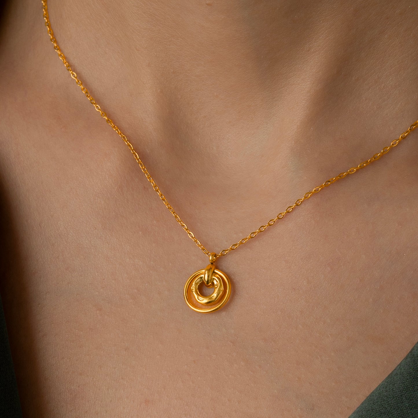 Oro Pendant