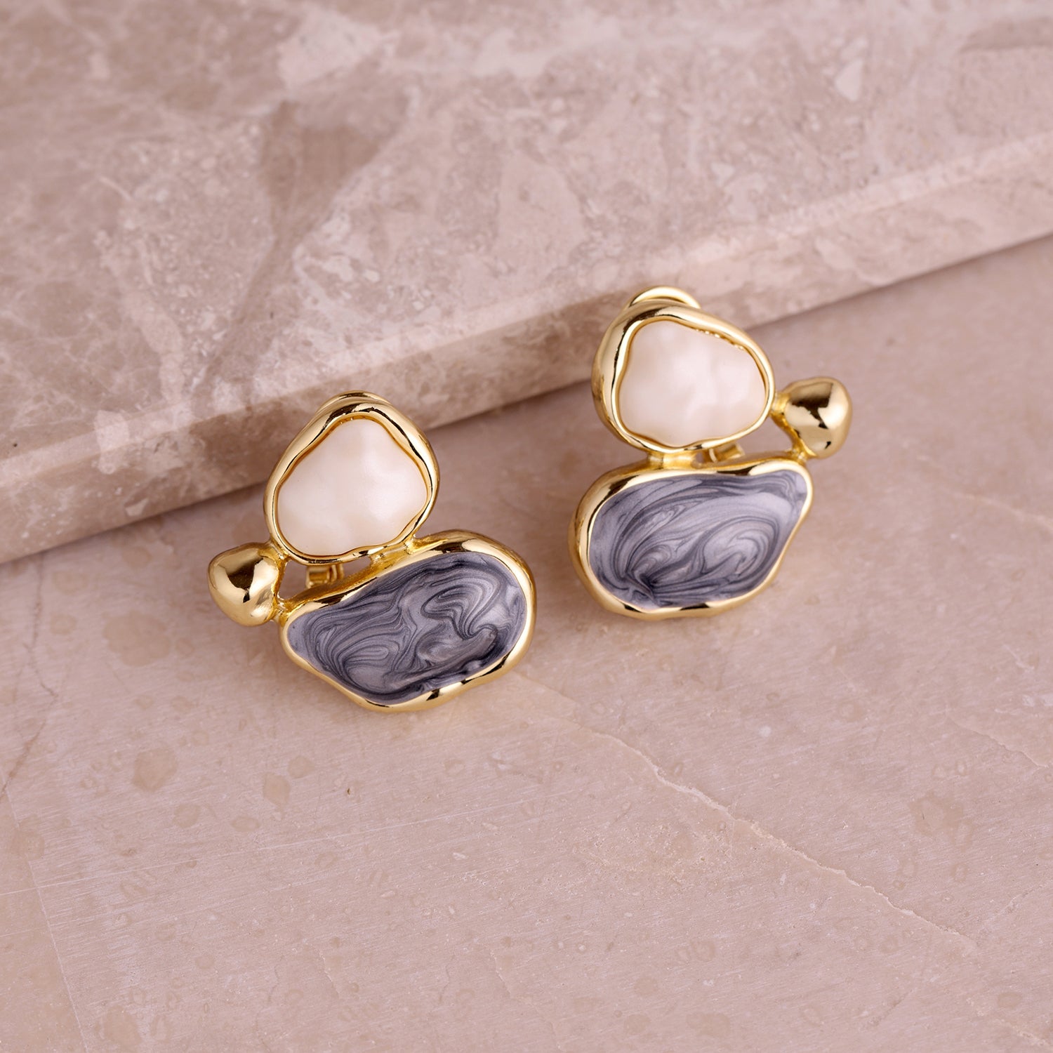 Image 3 of Eterna Pearl Gold Studs