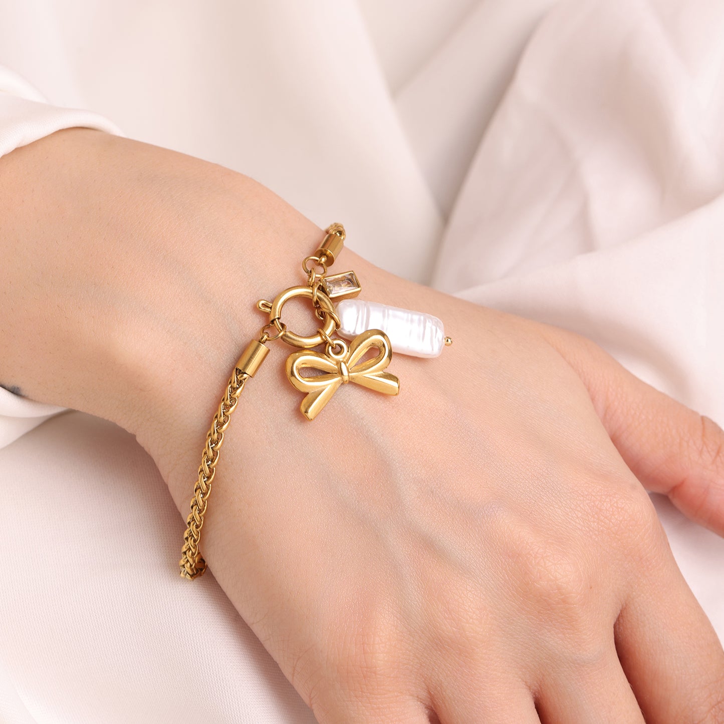 Image 2 of Bow Detachable Bracelet