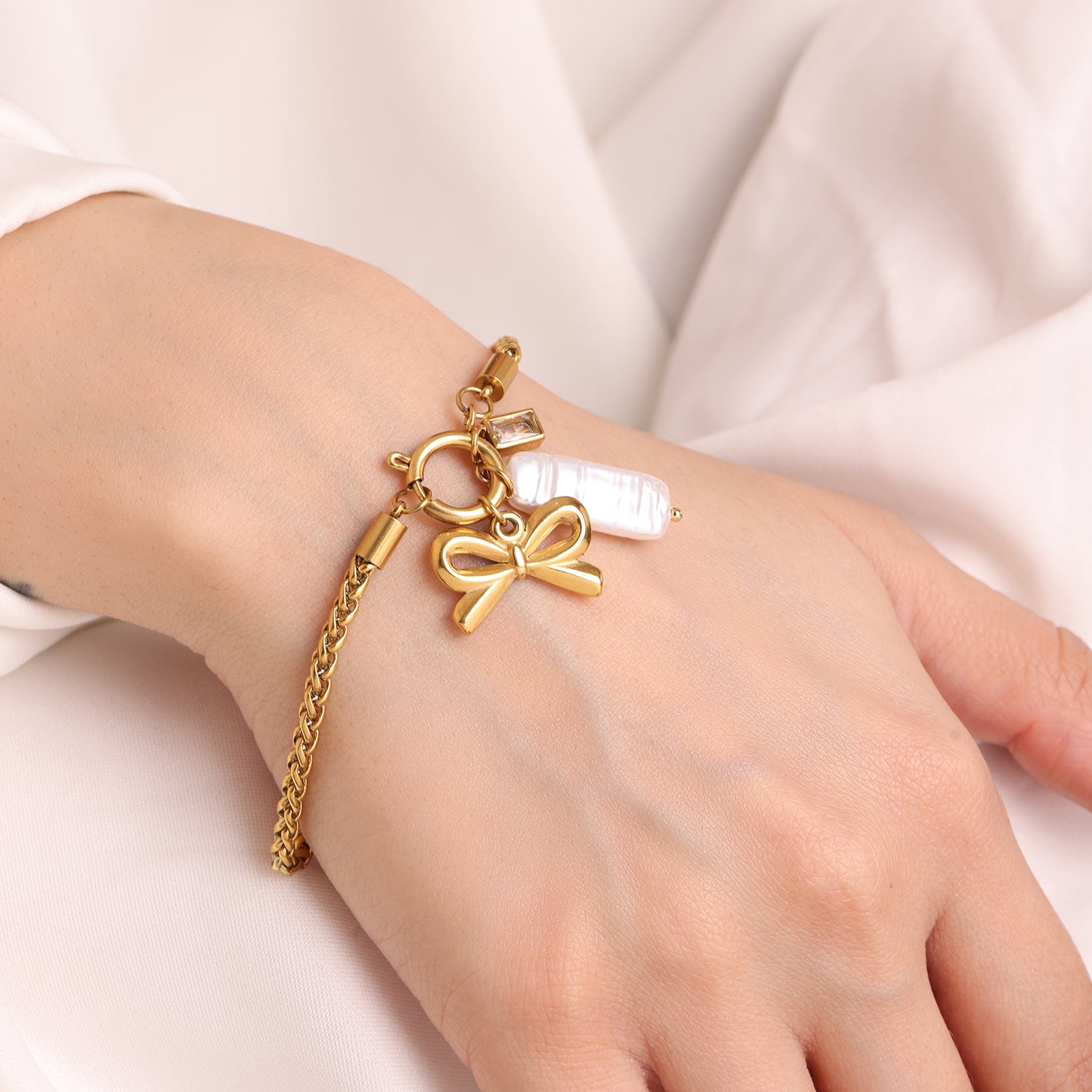 Image 2 of Bow Detachable Bracelet